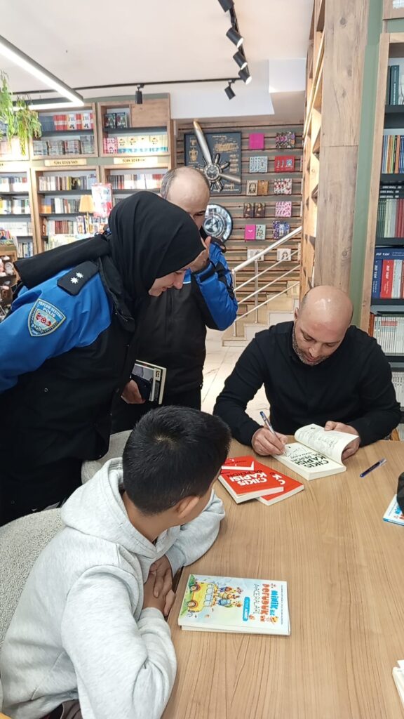 EMNİYETİN KİTAP TAHLİLİ PROGRAMINA YAZAR YETKİN ALBERT KONUK OLDU 9 1000326542