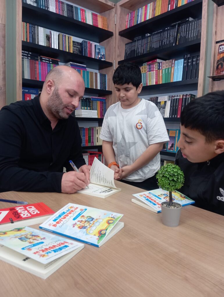 EMNİYETİN KİTAP TAHLİLİ PROGRAMINA YAZAR YETKİN ALBERT KONUK OLDU 10 1000326569