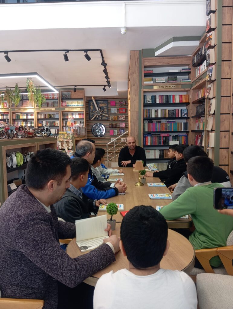 EMNİYETİN KİTAP TAHLİLİ PROGRAMINA YAZAR YETKİN ALBERT KONUK OLDU 3 1000326589