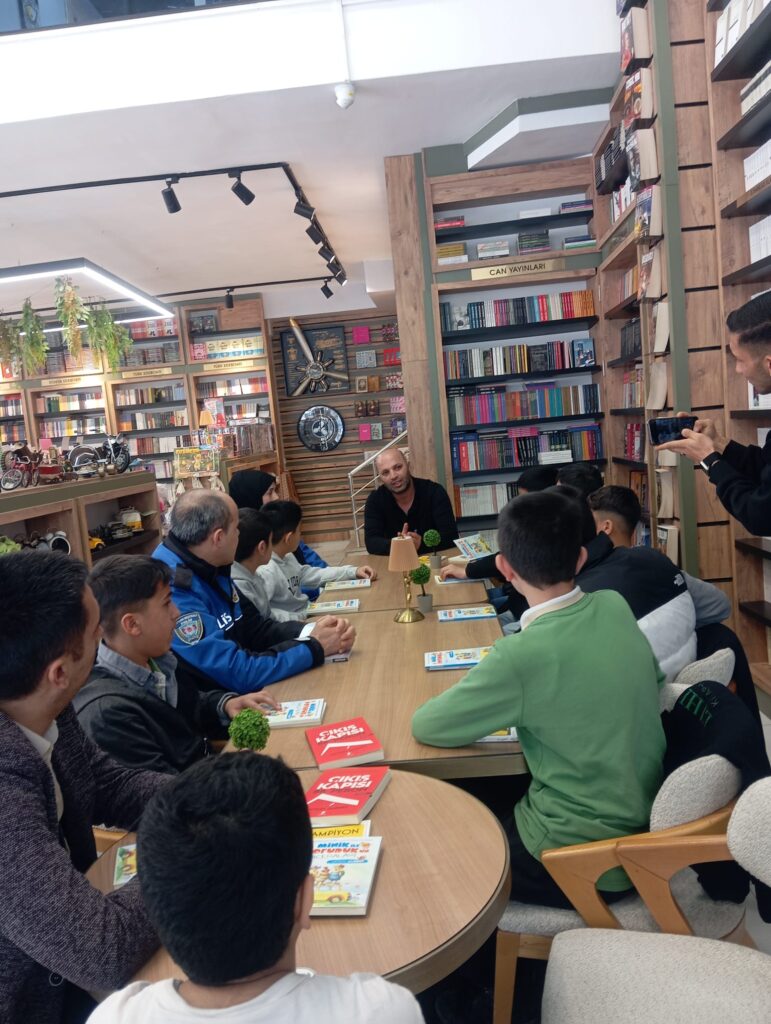 EMNİYETİN KİTAP TAHLİLİ PROGRAMINA YAZAR YETKİN ALBERT KONUK OLDU 1 1000326595 1