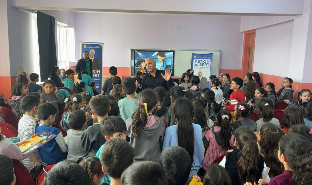 TUNCA URAS İLKOKULU HARİKASINIZ 1 Tunca Uras ilkokulunda anlamli etkinlik van